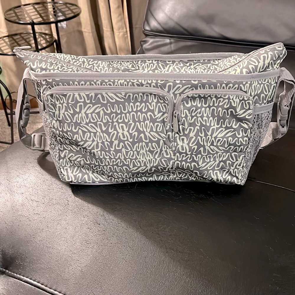Thirty-one bag – cargo clip on thermal. Great for a picnic or a diaper bag.